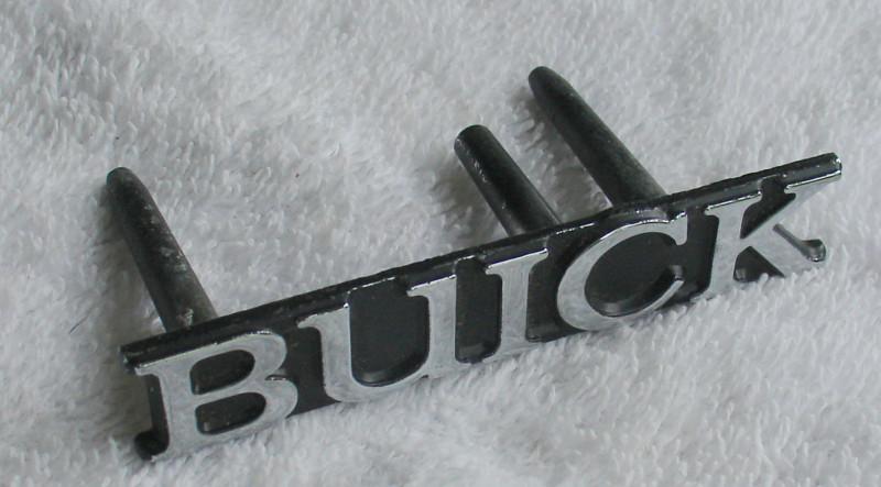 Nos 1985 86 87 88 89 90 91 buick grille emblem part # 25520019