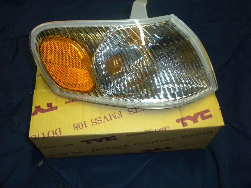 Headlight toyota corolla 1998 1999 2000 right side new in box