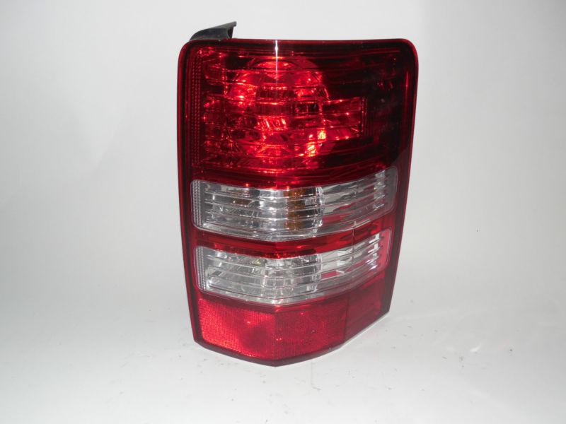 08 09 2010 2011 jeep liberty oem right tail light nice!