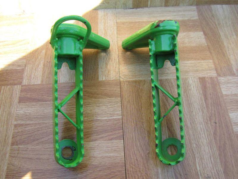 1985 suzuki lt250r lt 250r .. set of pegs / left & right