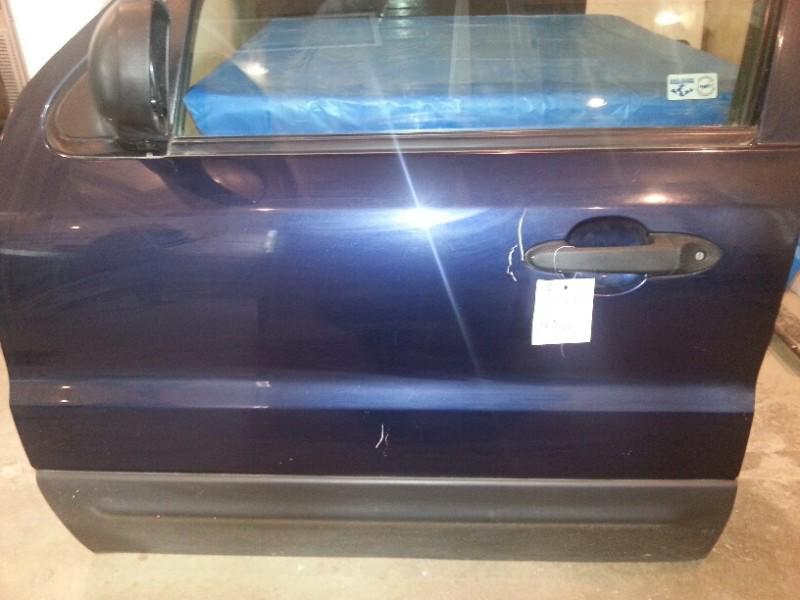 2001-2004 ford escape driver's side front door w/ mirror