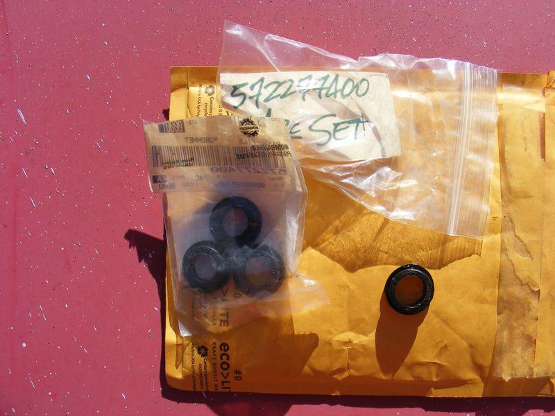 Nos skidoo 572277400 grommet set (3grommits) vintage snowmobile mxz mach1 etc..