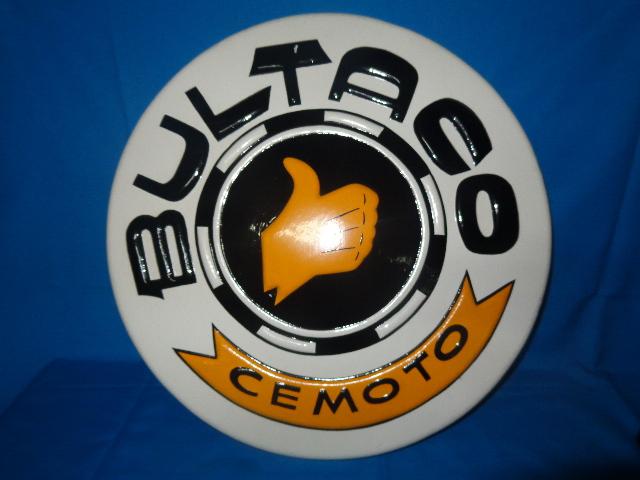 Sign bultaco fiberglass, hand painted. of 56 cm diameter.