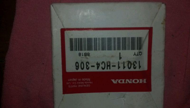 Honda oem 13011-hc4-306