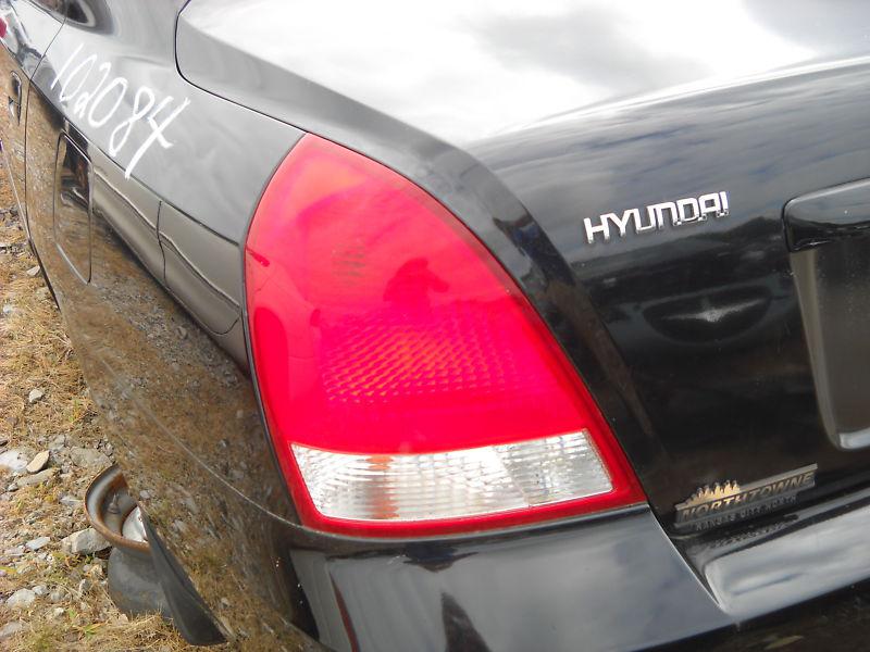 01 02 03 hyundai elantra left  taillight