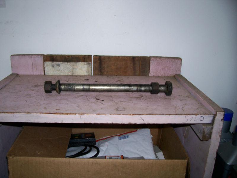 Harley davidson sportster xl iron head 1982 rear axle 