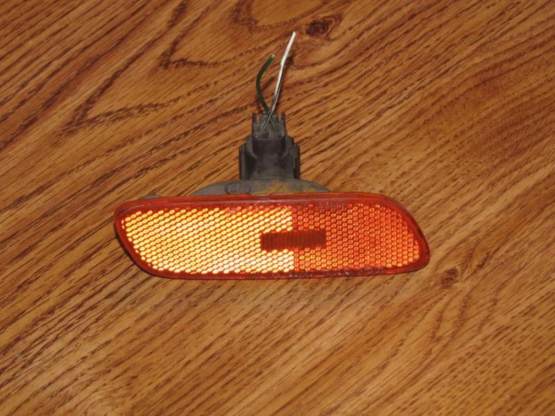 92-00 lexus sc400 sc300 front side marker light rh oem