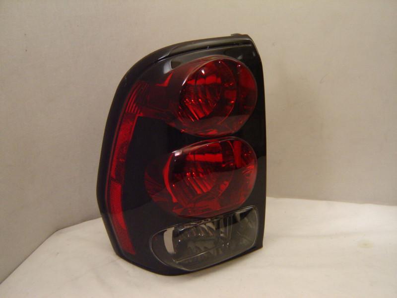 Chevrolet trailblazer left tail light 03 04 05 06 07 oem 