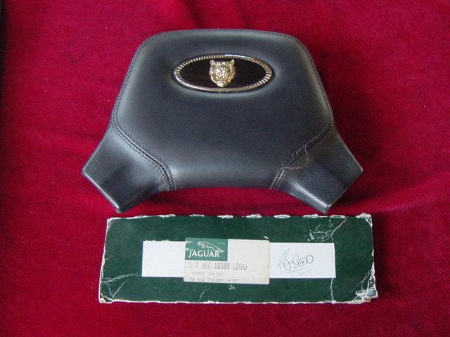 Oe steering wheel horn pad w growler emblem jaguar xj6