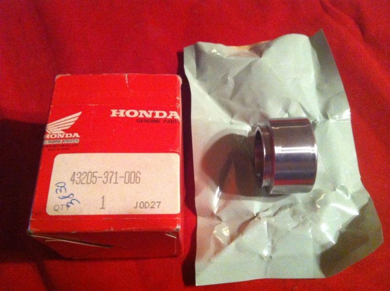 Nos honda piston rear caliper cb750 gl1000 43205-371-006