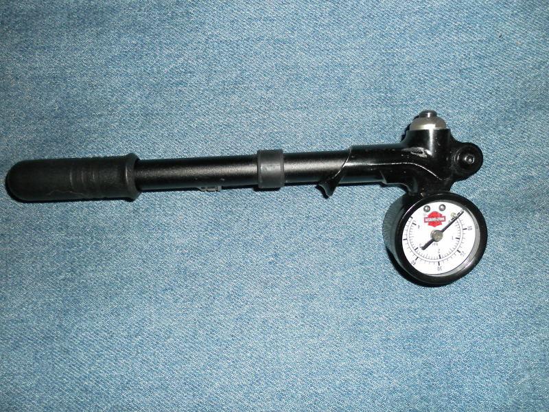 Genuine harley davidson air suspension pressure gauge and air pump nice used nr