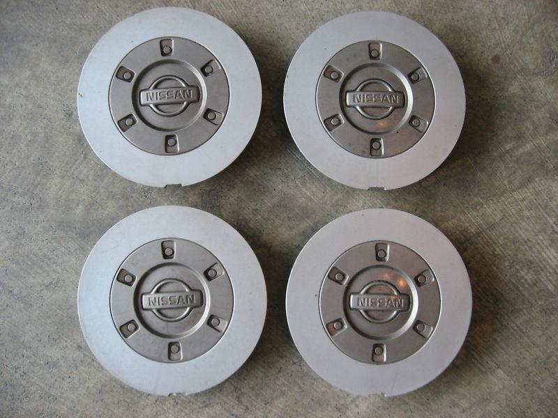 (4) 00 01 nissan maxima oem wheel center caps 40315 2y910