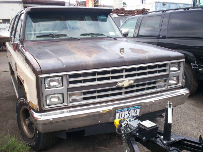 1987 chevy suburban hood,parting out whole truck 1979-1987 gmc,pick up,350 v8