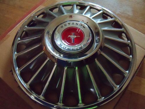 Nos ford 1967 mustang hubcap 14&#034; rib type c7zz-1130-b (new in box) fomoco