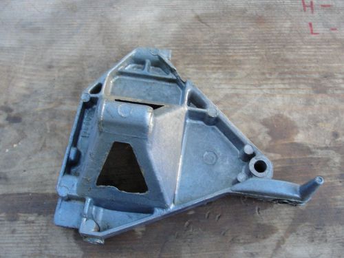 Evinrude 25 hp outboard power head bracket    1973