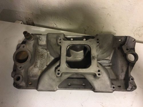 Edelbrock bow tie victor jr  sbc intake manifold. single plane. no reserve