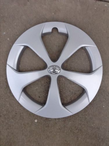 Toyota prius wheel cover (2012-2015 model) - excellent condition