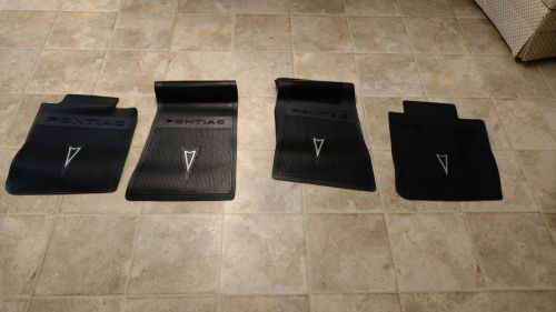 1967-69 pontiac black reproduction rubber floor mat - oer, classic industries