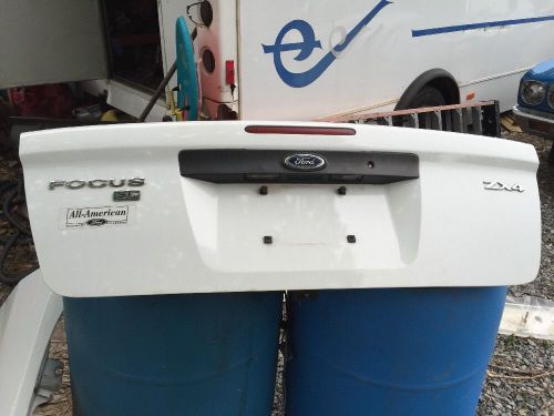 2005 ford focus - trunk