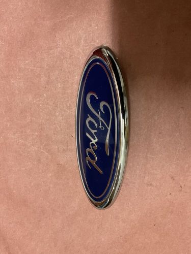 92-93-94-95-96 ford f-150 f-250 front grille  emblem .  oem