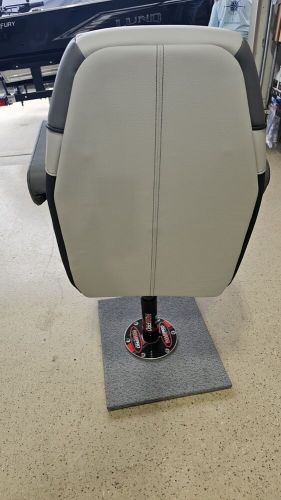 Avalon pontoon helm seat