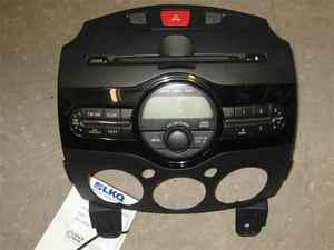 2013 13 mazda 2 cd radio w/bezel & hazard button oem