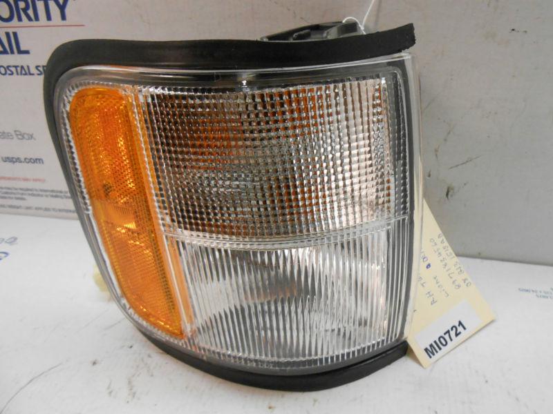 92-97 isuzu trooper rh turn signal corner light 8971834560 mi0721