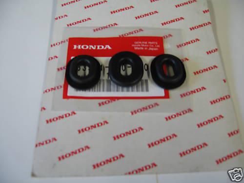 Honda  z50 xl75 xr75 xr80 xr100 xl250 xl350  side cover grommet  oem new