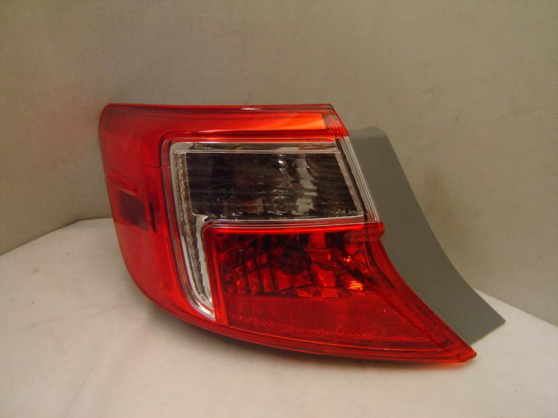 Toyota camry left tail light 12 13 oem 