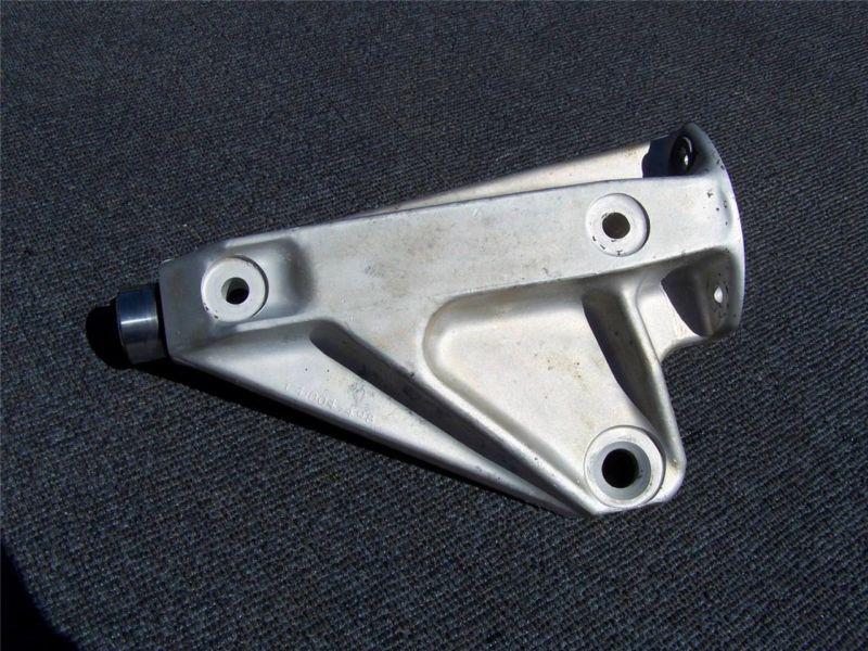 Cessna 210 rh main landing gear saddle support assy 1241004-2