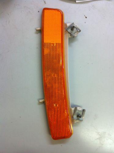 2004 nissan 350z right side bumper reflector