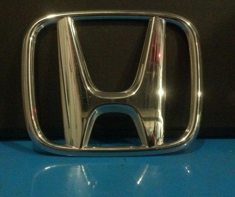 Honda emblem 75701-sna-0030