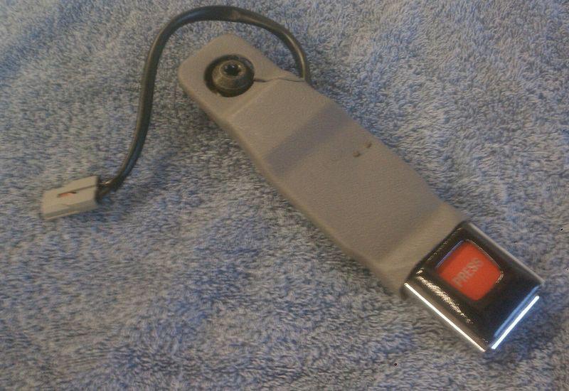 91-94 ford explorer seatbelt buckle gray drivers side 