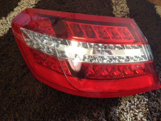 Mercedes benz e-class e350/e550/e63 amg left/driver side oem led tail light 