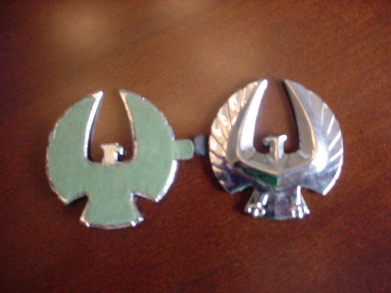 1972,1973,1974,1975,1976,1977,1978,1979 chrysler imperial fender emblem nos