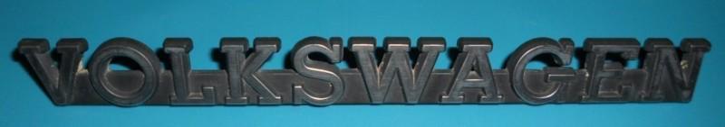 Volkswagen "volkswagen" emblem oem pn 171-853-685-b