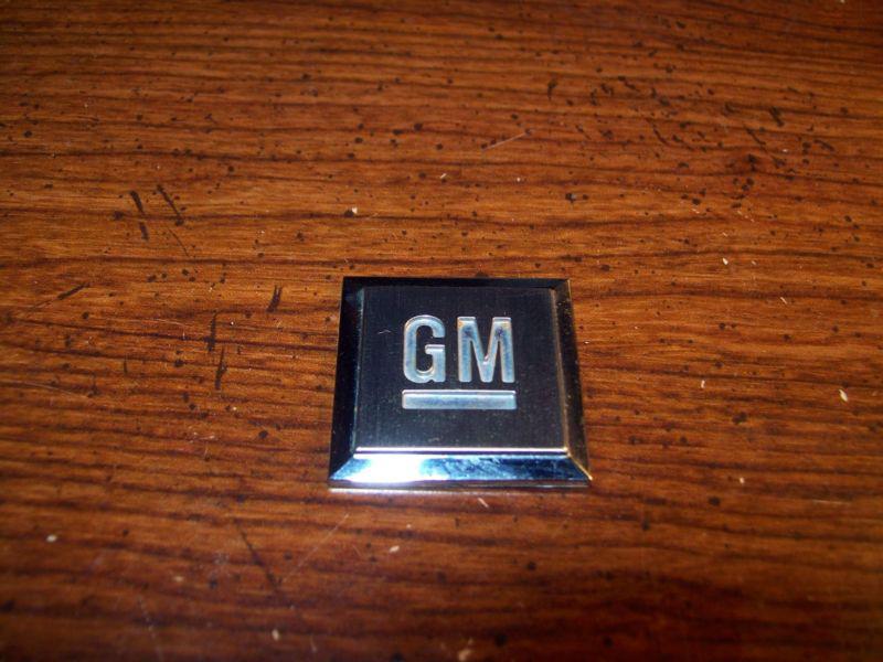 Gm mark of excellence chrome 1.25" emblem badge gmc chevy sierra tahoe silverado