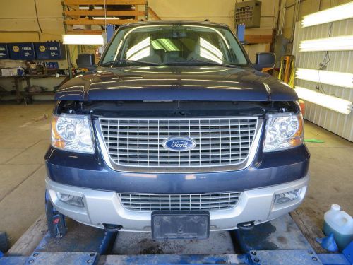 2003-2006 ford expedition front bumper smooth, w/wheel mouldings 03 04 05 06