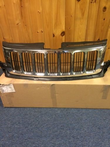 2011, 2012, 2013 jeep grand cherokee chrome front grille