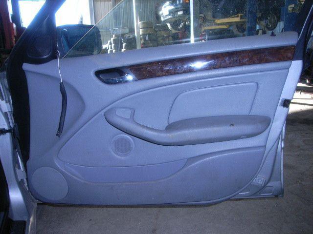 Bmw 323i wagon e46 interior door panel assembly r/f v11203