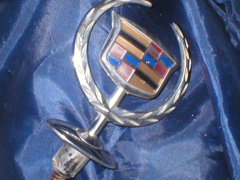 Read first 00-05 cadillac deville dhs dts front hood emblem badge oem