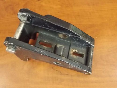 Mercury port power trim mounting bracket 45195 66084 89108a3 1970-1990 35-150 hp