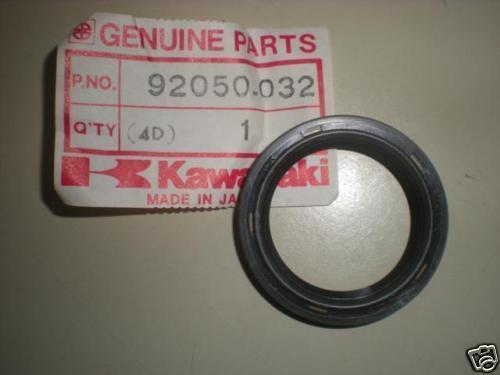 Nos kawasaki g4trd g4tr kv100-a7 crankcase oil seal