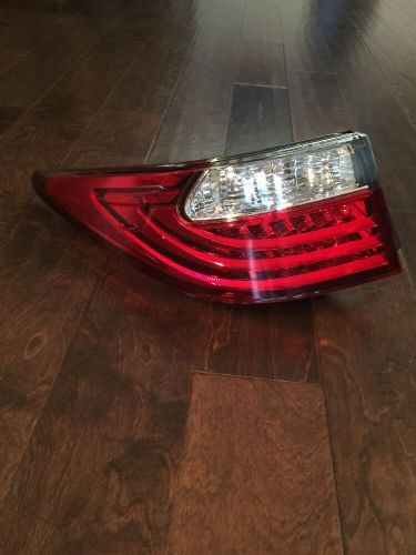 Used oem 13-15 lexus es350 es300h left driver tail light - 340