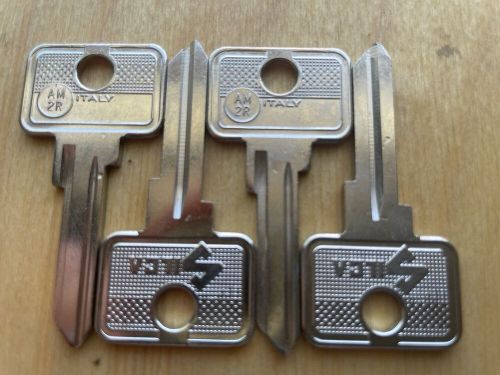 Fiat am2r / ne56 key blanks. lot of four(4) blank silca italy keys.