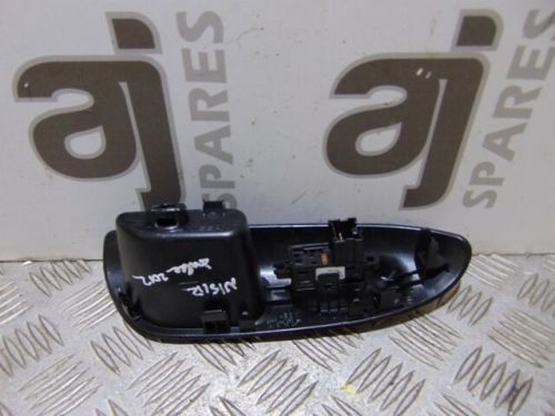 Nissan juke 2012 passenger side rear window switch