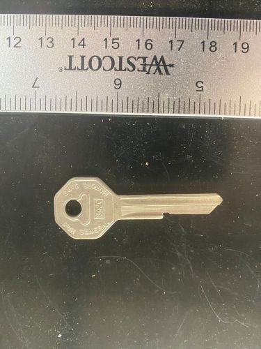 Nos vintage gm general motors key blank by independent lock company