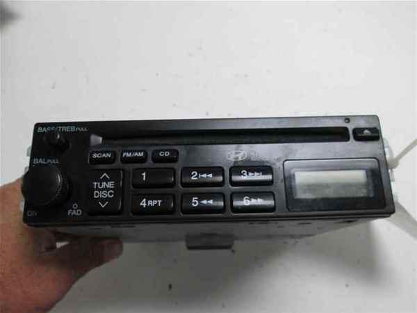 2003-2006 hyundai accent cd player radio oem