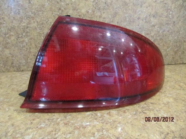 Buick regal tail light 97-04 03 02 01 00 99 passenger 1e