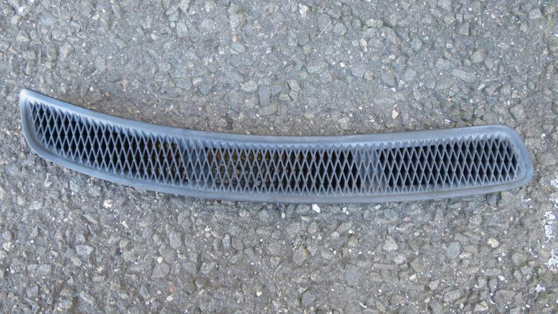 04-08 mazda rx8 right passenger fender grille insert                     j